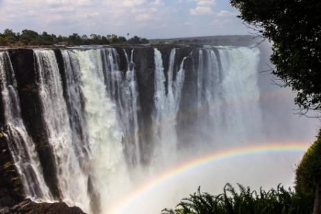 Victoria Falls mit Regenbogen
