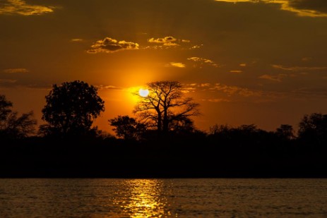 Sonnenuntergang am Okavango