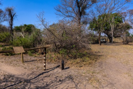 Schranke mit No Entry im Mambwa Camp